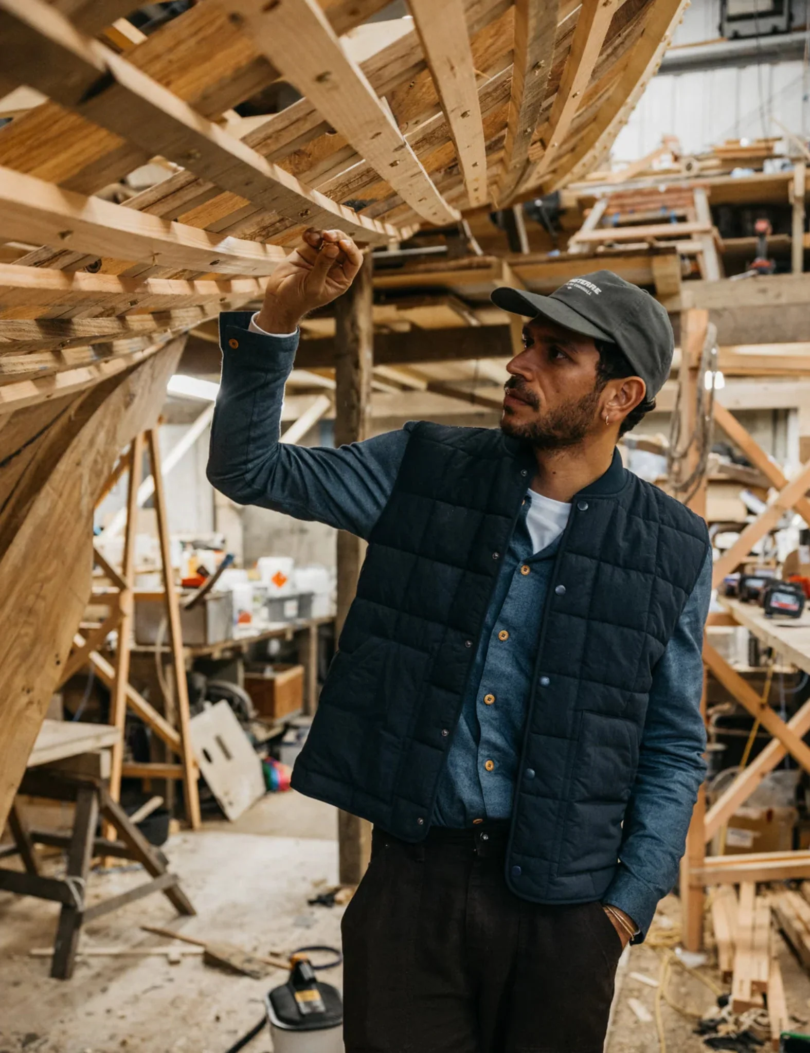 Finisterre Lapwing Gilet - Navy Blue - Image 2