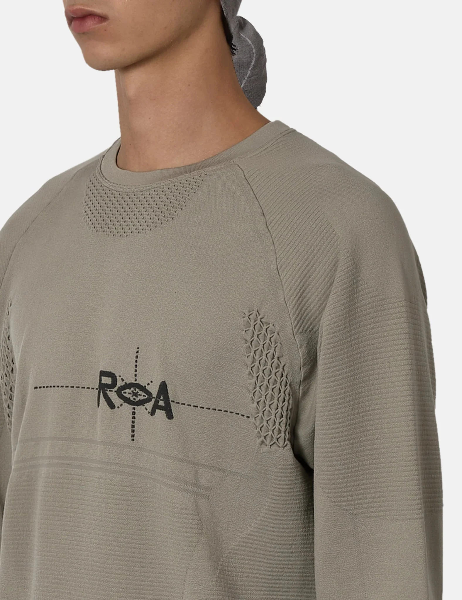 ROA Aune Seamless Knit - Pale Green - Image 6