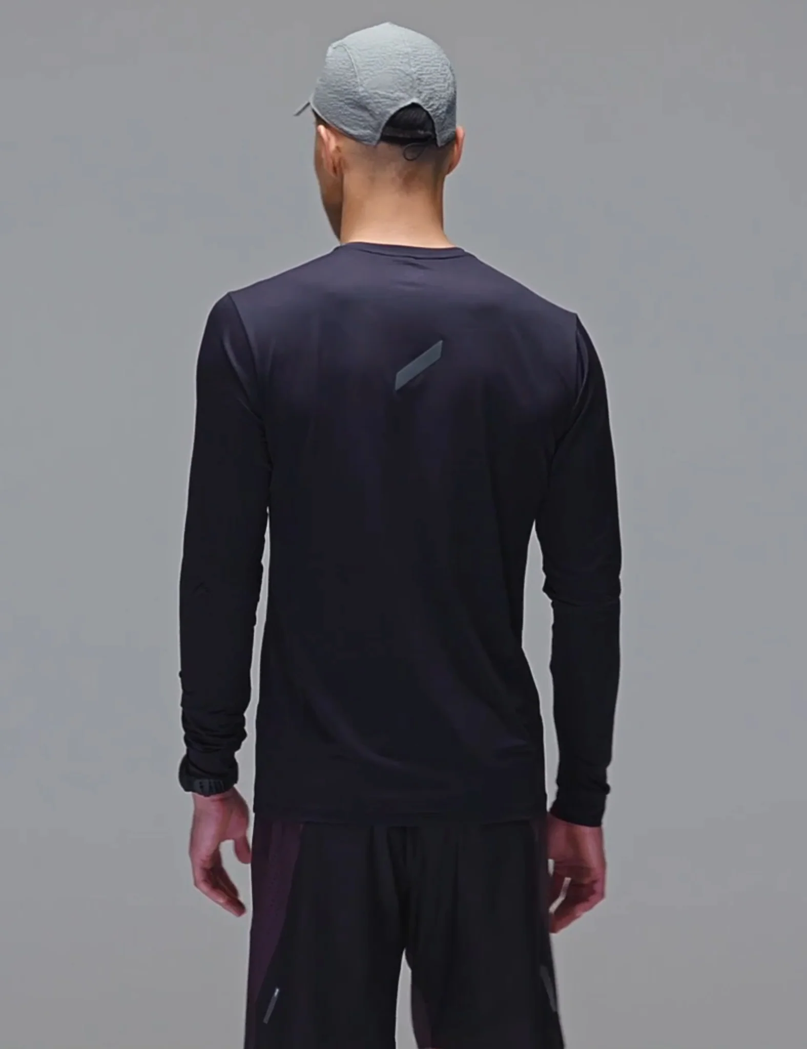Soar Running LS Tech T-Shirt - Black - Image 3